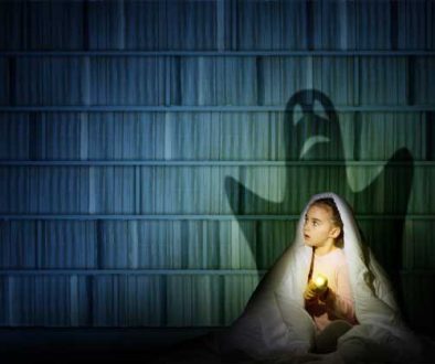 girl-under-the-covers-with-a-flashlight